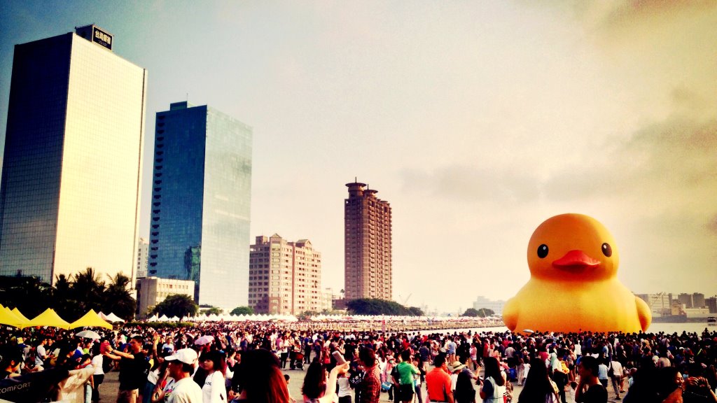 Rubber_Duck_in_Kaohsiung,_TAIWAN